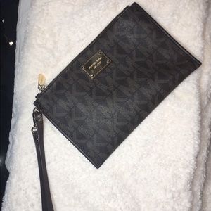 Micheal Kors Wrist Wallet